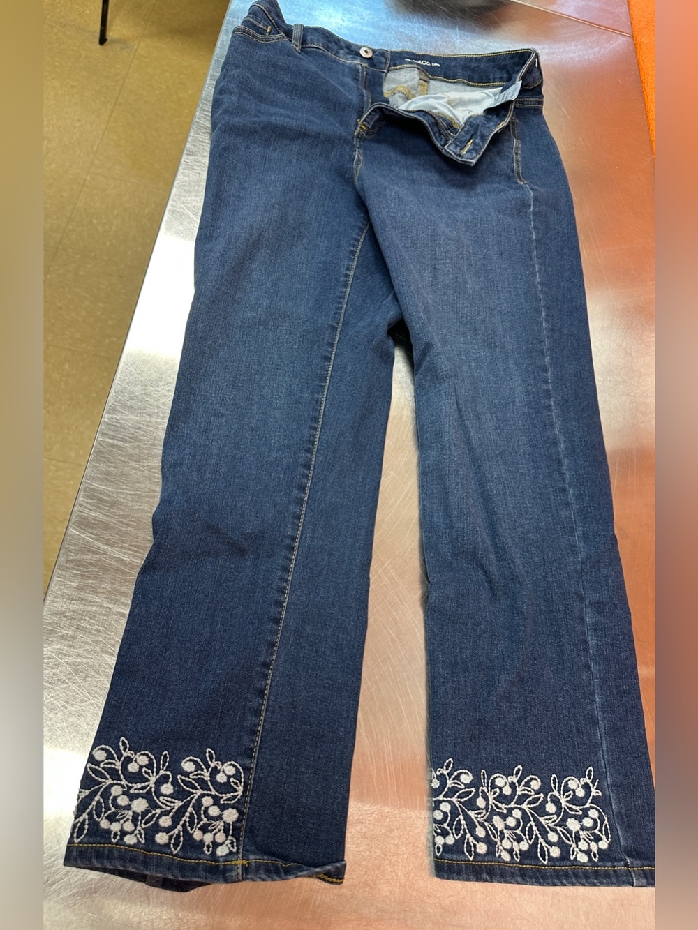Style & Co. Women's 12 Embroidered Hem Capri Jeans Blue Stretch Crop Denim